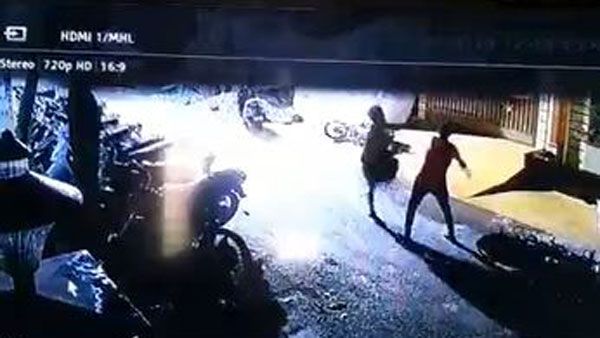 మరో వృద్ధుడి సాహసం: బైక్ దొంగను వెంటాడి పిడిగుద్దుల వర్షం, దెబ్బకు పరార్!