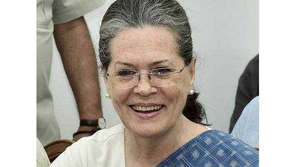 కాంగ్రెస్ కొత్త చీఫ్‌గా సోనియాగాంధీ.. అమ్మకే బాధ్యతలు, రాహుల్ రాజీనామాను ఆమోదించిన సీడబ్ల్యూసీ