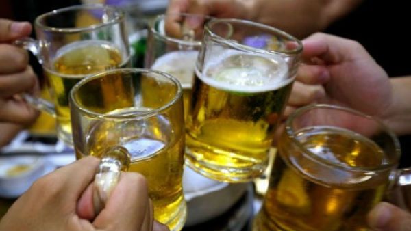 స్విగ్గీలో కొత్త సర్వీస్ వచ్చిందా..? ఫుడ్‌తోపాటు ‘మందు’ డెలివరీ చేస్తోందా..?