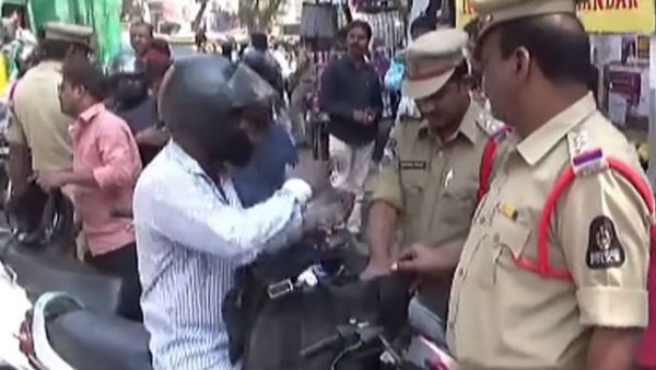 ట్రాఫిక్ చలానా తప్పించుకోవడానికి నంబర్ ప్లేట్ తిప్పి సంబరపడుతున్నారా ? ఇక మీ పని అయినట్టే..!!