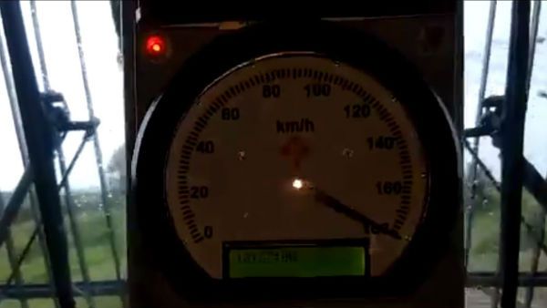 వీడియో: మేకిన్ ఇండియా మరి! గంటకు 180 కి. మీ వేగంతో పరుగెత్తే రైలింజన్