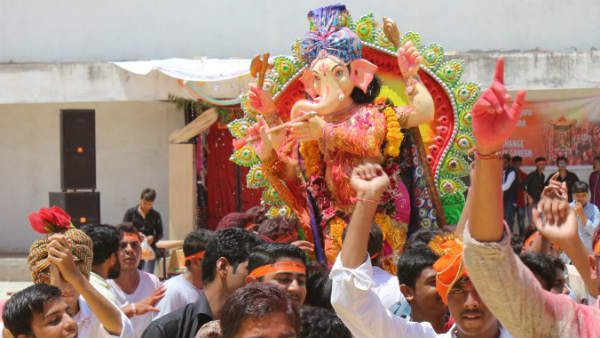 ఆఖరుకు వినాయక చందాను కూడా వదలకుండా వాడుకుంటున్న చోర శిఖామణులు