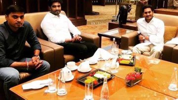 దుబాయ్ విమానాశ్రయంలో వైఎస్ జగన్.. పక్కనే పార్టీ ఎంపీలు