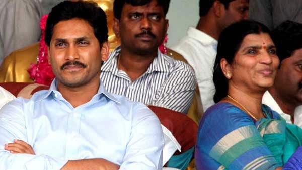 లక్ష్మీ పార్వతి విషయంలో జగన్ నిర్ణయమేంటి ? ఆమెకు సముచిత స్థానం ఇస్తారా ?