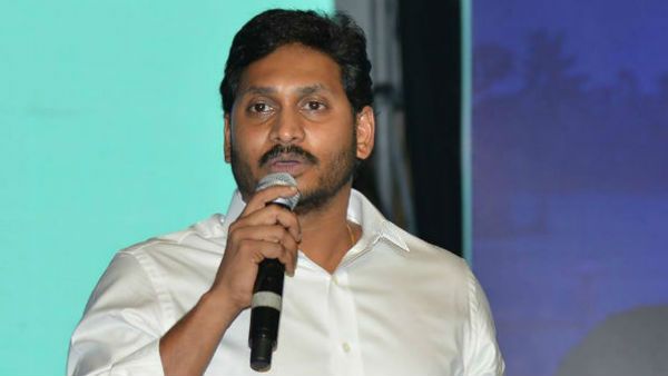 నగరంలో జగన్ బిజీబిజీ.. గవర్నర్‌, కేసీఆర్‌లతో భేటీ..! నేటి రాత్రికే జరూసలేం ప్రయాణం..!!