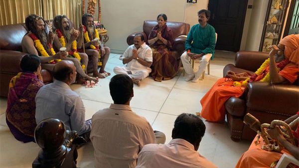 టీటీడీ ఛైర్మన్ నివాసానికి అఘోరాలు.. మరో నేత ఇంట్లోనూ..సోషల్ మీడియాలో హల్ చల్..!!