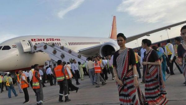 ఎయిర్‌పోర్టులో ఎమ్మెల్యే హల్‌చల్.. మహిళ సిబ్బందితో...