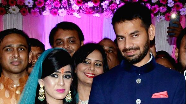 ఘనంగా పెళ్లి! కన్నీటితో పుట్టింటికి ఐశ్వర్య: తేజ్ ప్రతాప్ డ్రగ్స్ బానిస, వింత ప్రవర్తన, విడాకులు!