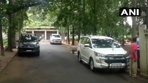 బెంగళూరు మాజీ పోలీసు కమిషనర్ ఇంటిలో సీబీఐ దాడులు, ఫోన్ ట్యాపింగ్ దెబ్బ!