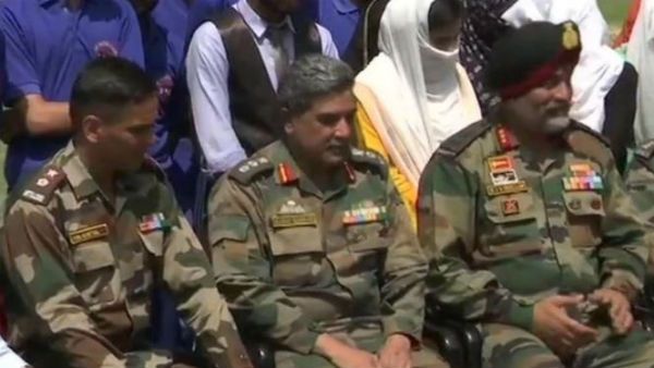 కశ్మీర్‌లో ఇద్దరు పాకిస్థానీల అరెస్ట్.. చొరబడేందుకు ప్రయత్నిస్తుండగా అదుపులోకి ..