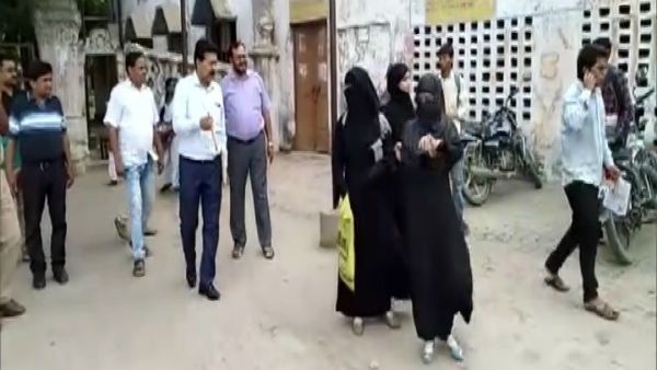 బురఖా ధరించినందుకు కళాశాల నుంచి గెంటివేత: అసాంఘిక శక్తులకు అవకాశం ఇస్తోందట!