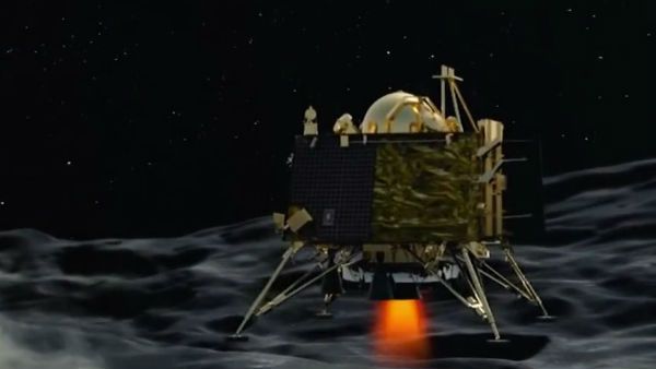 చంద్రయాన్-2 జాబిల్లికి సమీపంలోకి దూసుకెళుతోంది