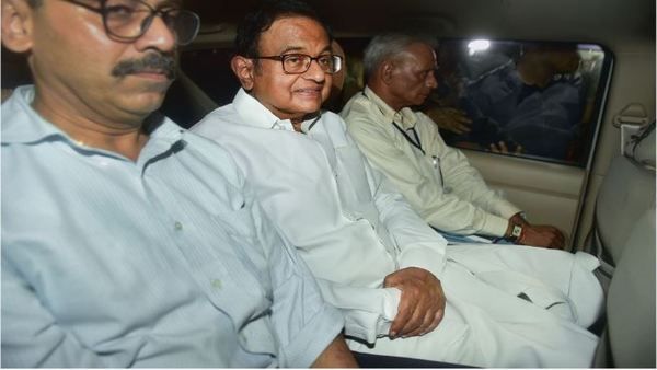 నన్నొక్కడినే అరెస్ట్ చేస్తారా?: చిదంబరం అనుమానం