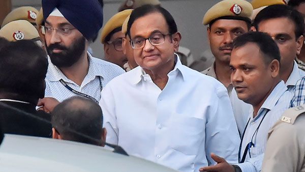 చిదంబరం సాక్షులను ప్రభావితం చేస్తారు, బెయిల్ ఇచ్చేందుకు ఢిల్లీ హైకోర్టు నో