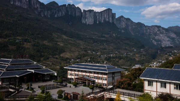 చైనా దారుణాలు..! స్కూల్లో ఉన్న చిన్న పిల్లలపై కత్తులతో దాడి ..! 8మంది విద్యార్థులు మృతి...!