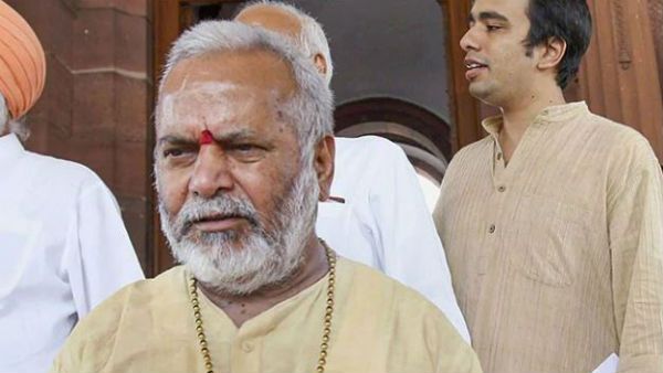 లా విద్యార్థిని కోర్టుకు... చిన్మయానంద ఆసుపత్రికి....!