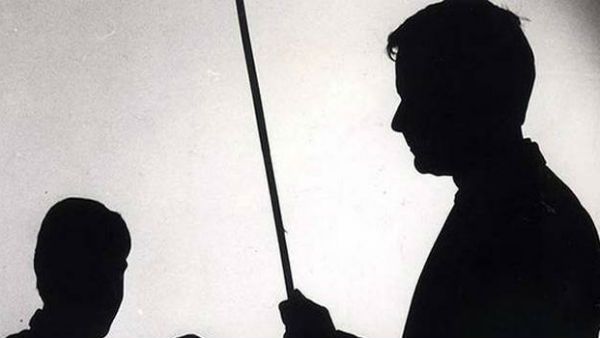 గురురూప రాక్షసుడు.. విద్యార్థిపై స్కేల్‌తో...