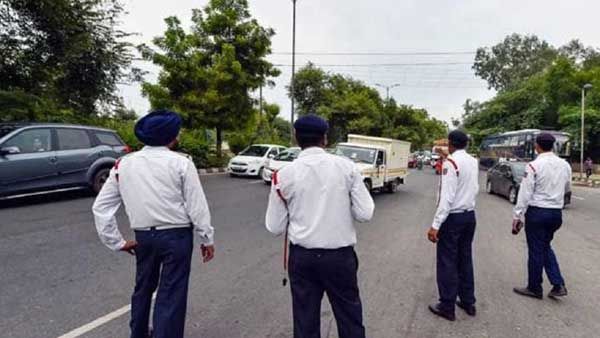 ఛక్కా జామ్: స్తంభించిన దేశ రాజధాని: పాఠశాలలు మూత..రోడ్డెక్కని వాహనాలు! శాంపిల్ మాత్రమేనట