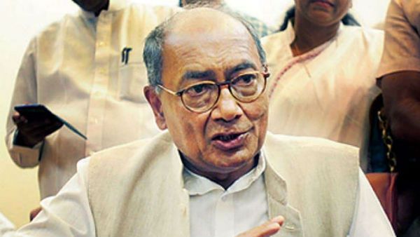 కాషాయ వస్త్రం ధరించి.. ఆలయాల్లో పాడుపని... దిగ్గీ రాజా మరోసారి హాట్ కామెంట్స్ (వీడియో)