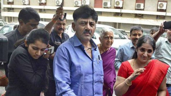 ఈ విషయం తెలిసి కుప్పకూలిన కాంగ్రెస్ ట్రబుల్ షూటర్ డీకే శివకుమార్..