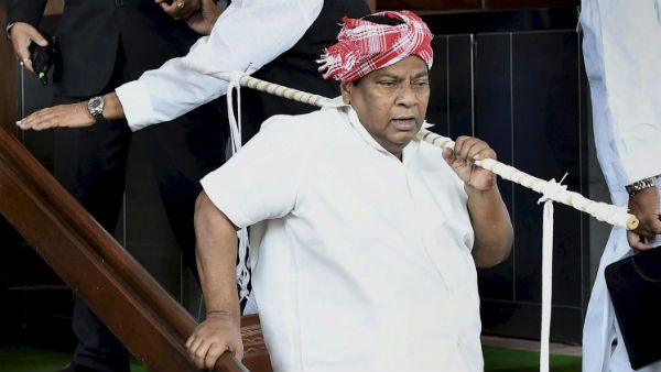 మాజీ ఎంపీ శివప్రసాద్ చనిపోలేదు..! తప్పుడు వార్తలు ఆపాలంటున్న కుటుంబ సభ్యులు..!!