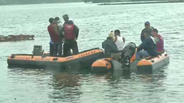 వినాయక విగ్రహాల శోభాయాత్రలో ఘోర ప్రమాదం: 11 మంది జలసమాధి!