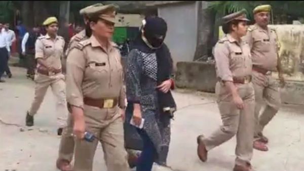 చిన్మయానంద కేసు : కోర్టుకు హజరైన యూపీ లా విద్యార్థిని