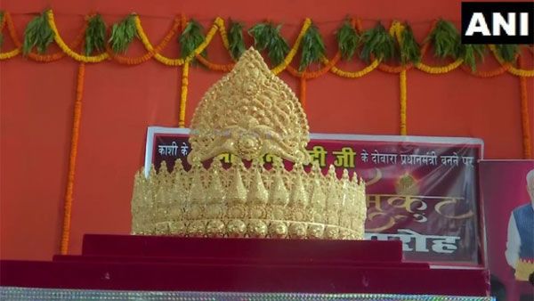 ఢిల్లీకి రాజైనా తల్లికి కొడుకే : హీరాబెన్ సమక్షంలో బర్త్ డే వేడుకలు, బంగారు కిరీటం బహుకరణ...