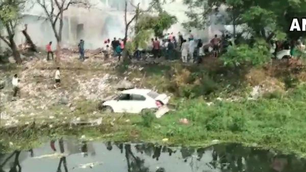 బాంబుల ఫ్యాక్టరీలో ప్రమాదం 15 మంది మృతి...