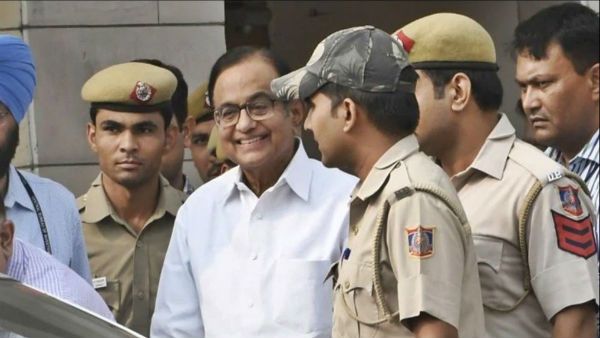 సీబీఐ కోర్టులో చిదంబరానికి లభించని ఊరట.. మరోరోజు సీబీఐ కస్టడీకి ...