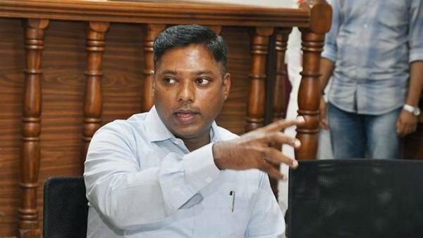 ఎన్నో ఆశలతో వచ్చాం..వ్యవస్థను మార్చలేం: సర్వీసుకు గుడ్ బై చెప్పిన ఐఎఎస్ టాపర్!