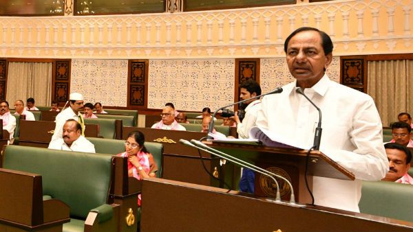 అవును.. కేసీఆర్ కు భయం పట్టుకుంది..!అందుకే అక్కడ ఇద్దరికి మంత్రి పదవులు ఇచ్చిన సీఎం..!!