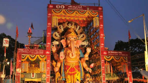 ఖైరతాబాద్ మహాగణపతిని పూజిస్తే... ఏ విఘ్నం రాదు : గవర్నర్ నర్సింహన్