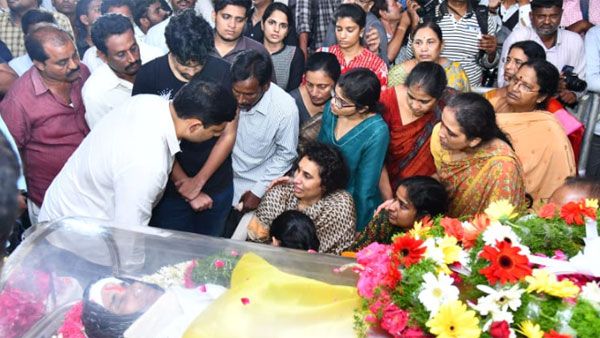 జగన్ కు షాక్ .. తండ్రి మరణంతో కోడెల కుమార్తె సంచలన నిర్ణయం