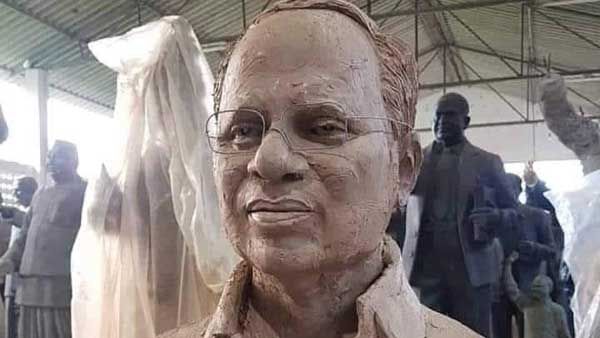 నమ్మిన వ్యక్తి కోసం కడదాక బాలకృష్ణ.. కోడెల విగ్రహానికి ఎంత ఖర్ఛున్నారో తెలుసా?