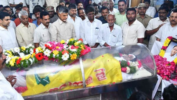 కోడెలను కడసారి చూసుకోకుండా కుట్ర.. భయభ్రాంతులకు గురిచేస్తున్న సర్కార్.. చంద్రబాబు