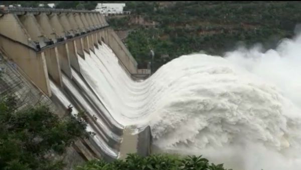 కృష్ణమ్మకు జల కళ.. భారీగా వరద ఉధృతి.. దిగువకు నీటి విడుదల