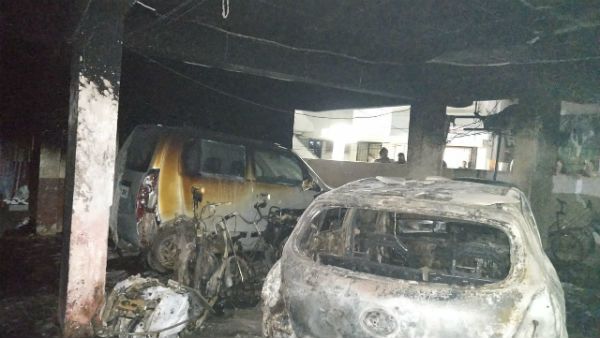 అపార్టుమెంట్‌లో గణేశ్ మండపం.. అగ్నికి ఆహుతైన 2 కార్లు, 10 టూ వీలర్లు..!