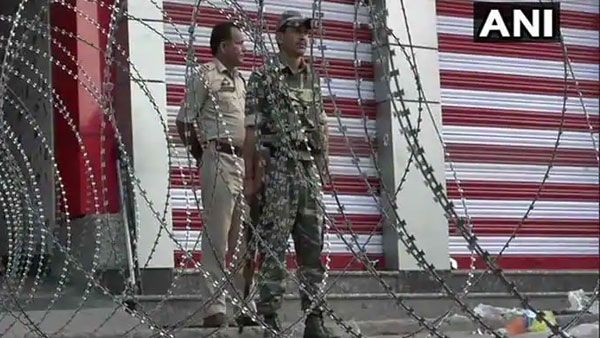 లష్కరే తోయిబా పోస్టర్లు, ప్రతుల పంపిణీ చేస్తోన్న ముఠా.. సభ్యుల అరెస్ట్