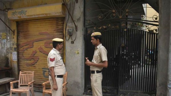 స్నేహం ముసుగులో మోసం : లక్షన్నర మాయం.. సెటిల్ చేస్తానంటూ ఆ భార్యభర్తలను ...!!