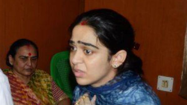 ఎట్టకేలకు ఐశ్వర్యరాయ్, అత్తగారి ఇంట్లోకి.....