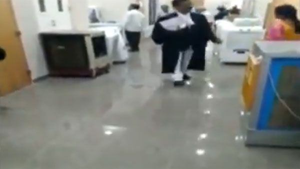 ఏపీ హై కోర్టు కాదది .. స్విమ్మింగ్ పూల్ .. వర్షాలతో బయటపడిన నిర్మాణంలో డొల్లతనం