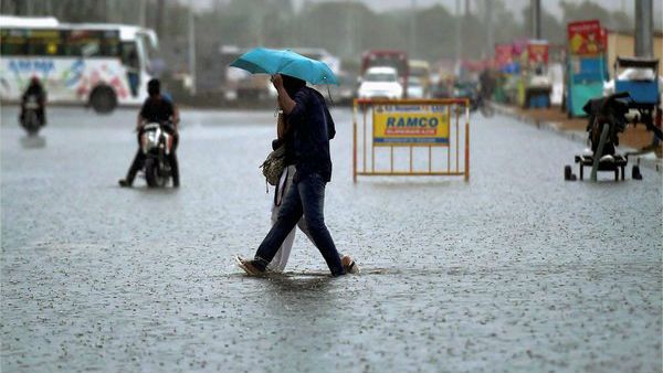 వర్ష బీభత్సం... అంధకారంలో అనంతపురం .. జలదిగ్బంధంలో పలు గ్రామాలు