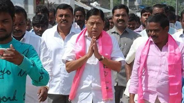 మాజీ మంత్రి రెడ్యా నాయక్ కు పెద్ద కష్టం ... జూనియర్ ను మంత్రిగా అంగీకరించాల్సిన అగత్యం