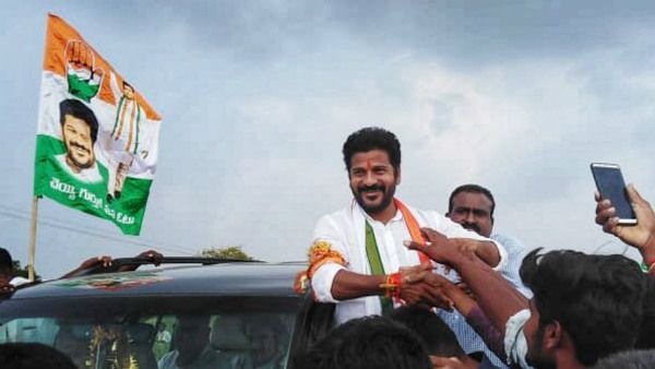 రేవంత్ రెడ్డి చుట్టూ ఏం జరుగుతోంది..? టీడిపిలో జరిగినట్టే కాంగ్రెస్ లో కూడా జరుగుతోందా..?