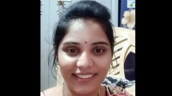 మహిళ ప్రాణం తీసిన సోషల్ మీడియా పిచ్చి,స్నేహితుడు పాట పాడలేదని, భర్త, పిల్లలు !