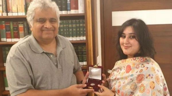 అమ్మ.. నీ చివరి కోరిక తీర్చా... సాల్వేకు రూపాయి అందజేసిన బన్సూరి స్వరాజ్