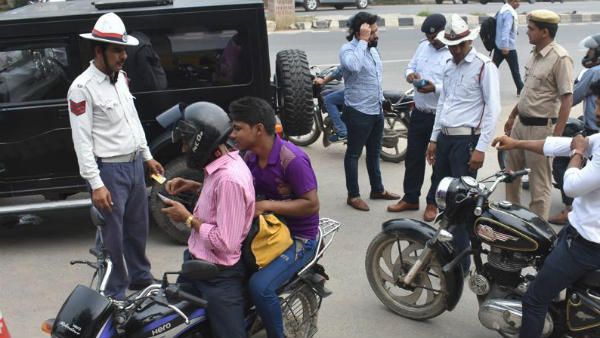 వంద కాదు రెండొందలు కాదు రూ.32 వేల 500 ఫైన్.. చలానా చూసి ఖంగుతిన్న ఆటో యజమాని..!!