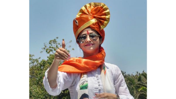 కాంగ్రెస్ పార్టీకి రాజీనామా చేసిన నటి ఊర్మిళ ...!