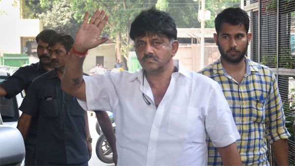 మరింత ట్రబుల్ లో కాంగ్రెస్ ట్రబుల్ షూటర్: వీడని ఈడీ కష్టాలు: కస్టడీ పొడిగించిన ఢిల్లీ కోర్టు